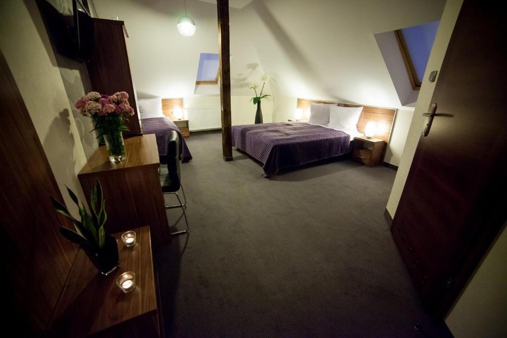 Gosciniec Nad Goplem Hotell Grodztwo Rum bild